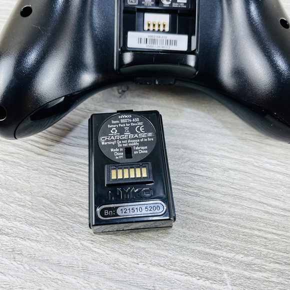 Microsoft Xbox 360 Wireless Controller with rechargeable battery pack - Picture 14 of 16